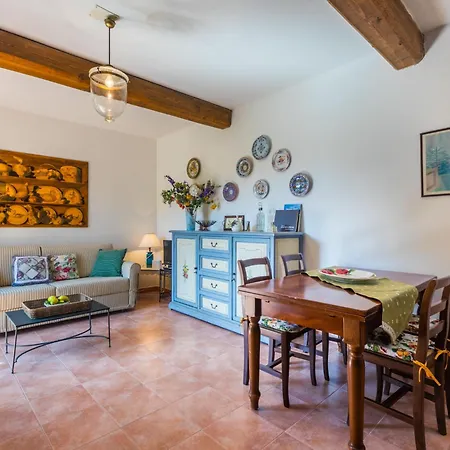 Il Castello By Interhome مونتيسكودايو